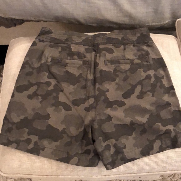 J crew shorts. Like new. Size 00 - Picture 3 of 3